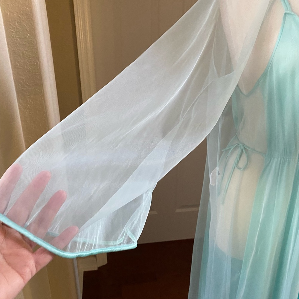 Vintage Peignoir Negligee Set - Picture 4 of 15